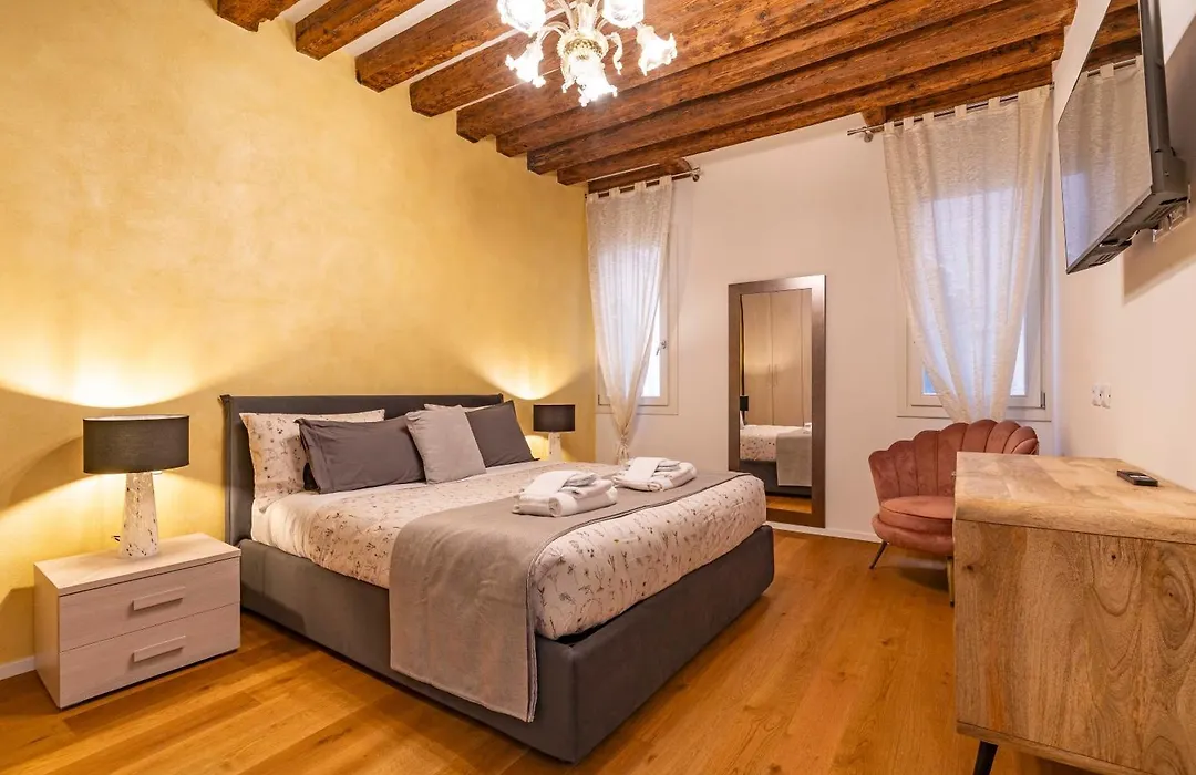 G&S - Housevenice Center-1
