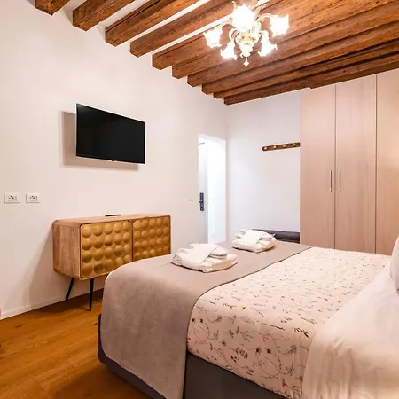 G&S - Housevenice Center-2