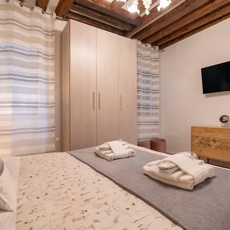 G&S - Housevenice Center-2
